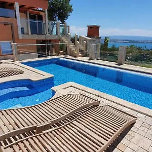 https://villa-lkl.hotels-in-trogir.com