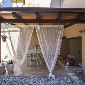 With Garden And Free Parking Apartment