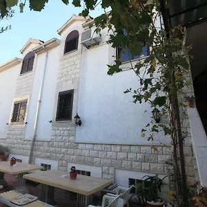 https://apartments-sustic.splithotels.org