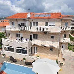 https://apartment-house-jerko.splithotels.org